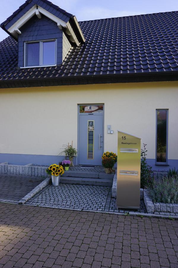 Rieslingstube Bei Britta & Joachim Apartamento Undenheim Exterior foto